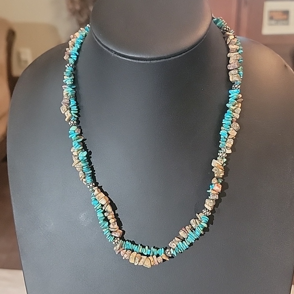 Native American Southwestern Style Stone Chips Necklace